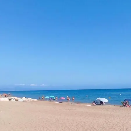 Pie De Playa En Y Con Piscina דירה